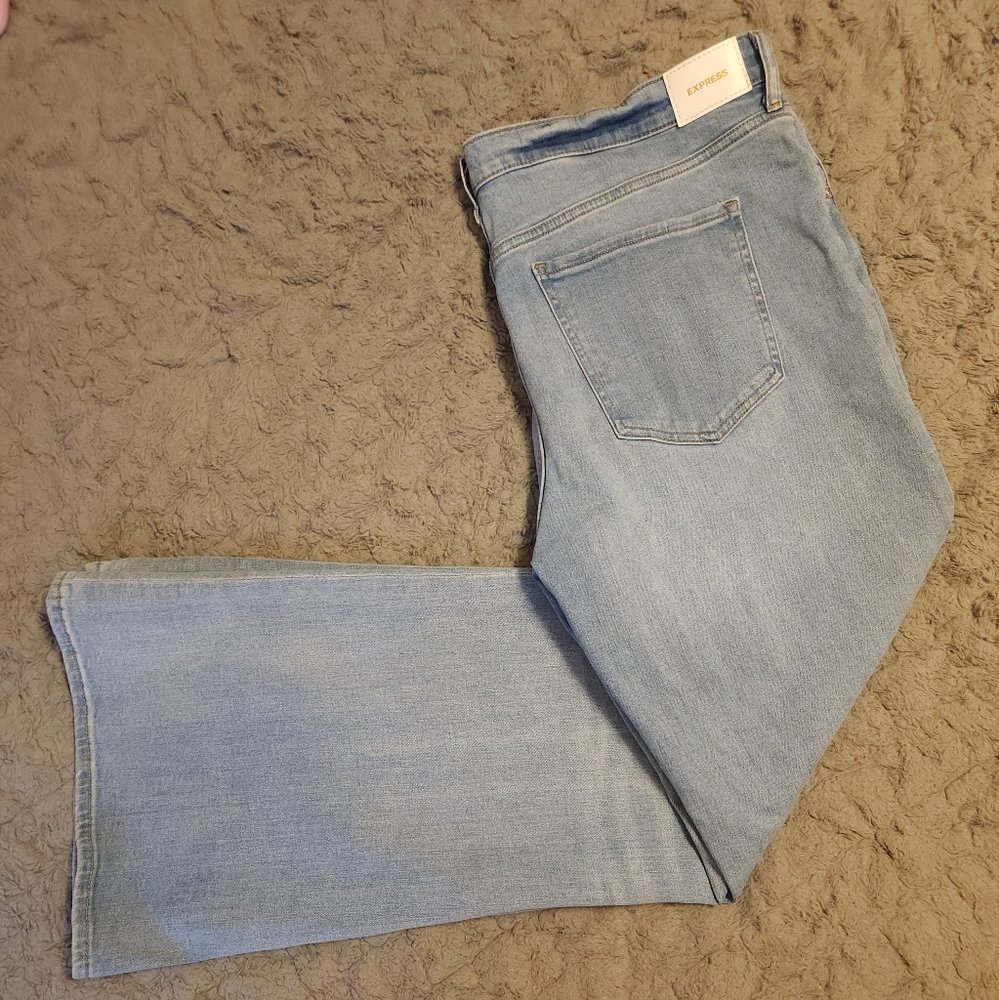 Express Mid Rise Light Wash '70s Flare Jeans, size 18